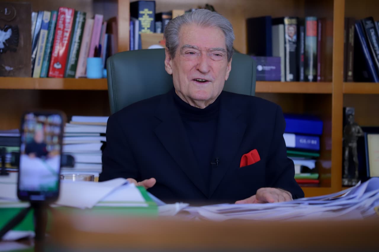 Qëndrimi i Ramës  cinik dhe i pashpirt  Berisha  Nuk përgjysmon barrën fiskale për çmimin e naftës  Tallet me pensionistët  do marrin shtesë vetëm 2 kg domate