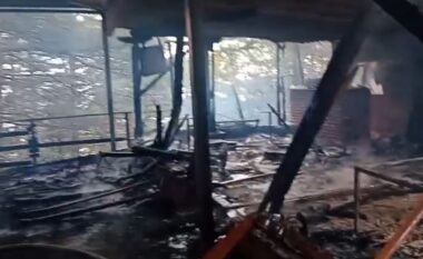 Përfshihet nga flakët restoranti në Parkun Kombëtar të Qafështamës