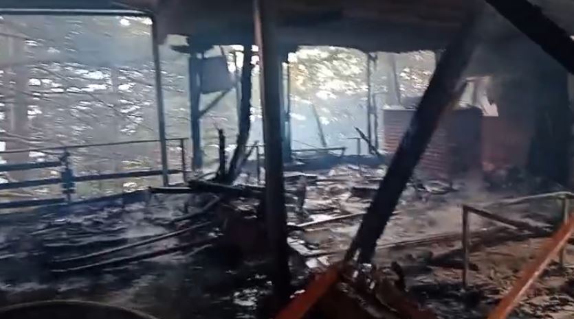 Përfshihet nga flakët restoranti në Parkun Kombëtar të Qafështamës