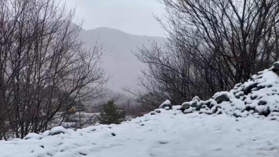 Rikthehen reshjet e dëborës në qarkun e Korçës, trashësia shkon në 25 cm në aksin Boboshticë-Dardhë