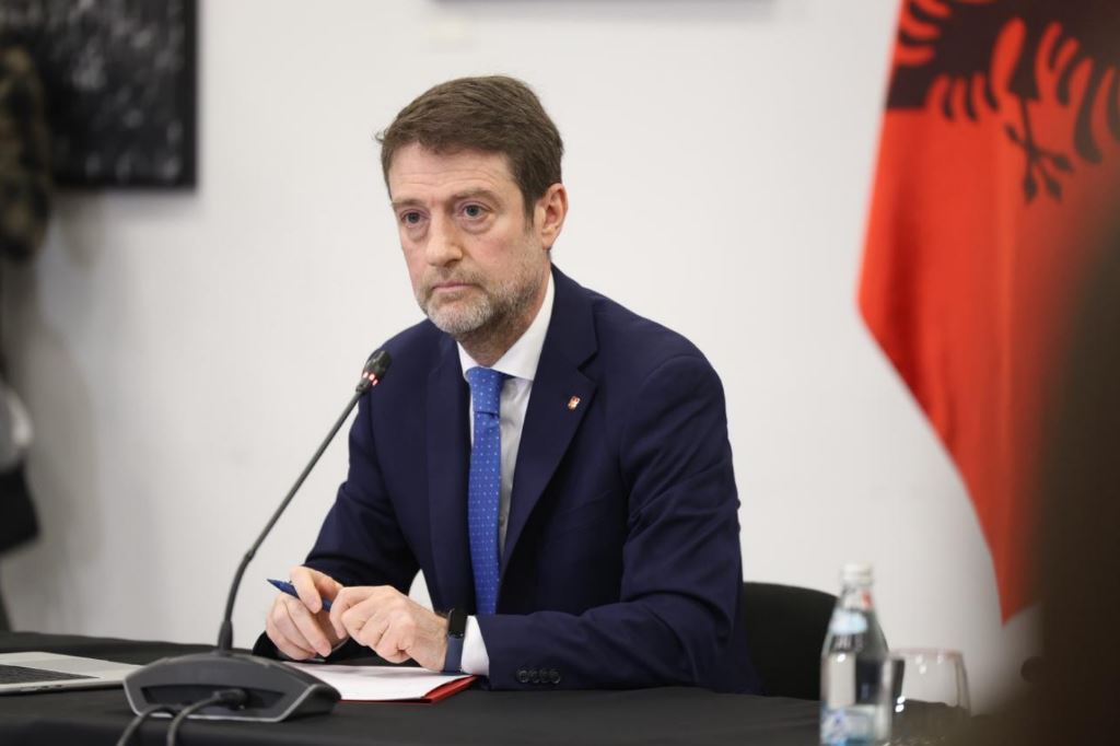 Marrëdhënia me diasporën, rrugë me dy kahje/ Ministri Hoxha: Nëse gjuha shqipe dobësohet është përgjegjësi e jona, ky ishte mesazhi i studentëve në RMV për të ushtruar të drejtën e tyre