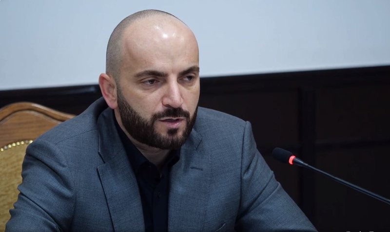 Gledis Nano në tapetin e kuq mes VIP ave  Kush e shoqëron ish kryepolicin në premierën e filmit të Luana Vjollcës  FOTOT 