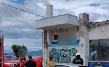 Shembet tarraca e një ndërtese të braktisur në Greqi, ndërron jetë gruaja, plagosen dy fëmijët e saj