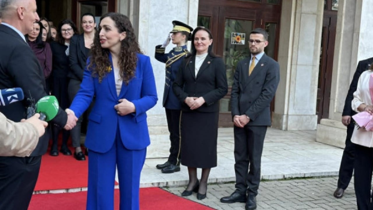 A do të kandidojë sërish  Osmani largohet nga zyra e Presidencës pa dhënë një përgjigje