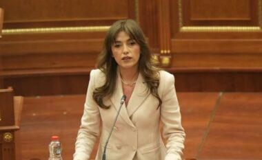 Nga protestat e arrestimet në rrugë deri te postet e larta shtetërore/ Kush është Albulena Haxhiu, presidentja e përkohshme e Kosovës