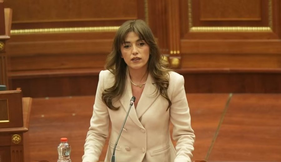 Nga protestat e arrestimet në rrugë deri te postet e larta shtetërore  Kush është Albulena Haxhiu  presidentja e përkohshme e Kosovës