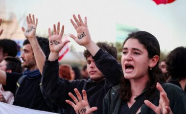 Mijëra protestues kundër luftës në Tel Aviv: Netanyahu është kërcënimi më i madh për Izraelin