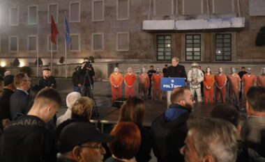 “Dera e integrimit është mbyllur për Ramën, Ballukun dhe Lindat e tij”, Berisha: Kalon nga një mbledhje e PS në një tjetër, se para popullit s’del dot! Më 17 Prill, t’i japim përgjigjen e merituar