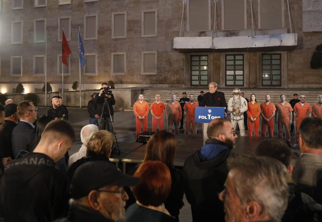  Dera e integrimit është mbyllur për Ramën  Ballukun dhe Lindat e tij   Berisha  Kalon nga një mbledhje e PS në një tjetër  se para popullit s del dot  Më 17 Prill  t i japim përgjigjen e merituar