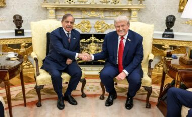 Kryeministri i Pakistanit i kërkon Trump të zgjasë afatin për marrëveshjen me Iranin dhe të hapë Ngushticën e Hormuzit, mesazh edhe Tehranit