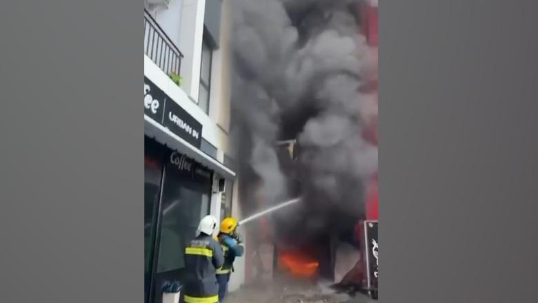 Zjarri në pallatin pranë QSUT/ Drejtori i zjarrfikëses: Flakët janë nën kontroll, kemi bërë të mundur lokalizimin e zjarrit