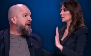 VIDEO/ “Atë gishtin këpute ose fute ku të duash”, Alfred Lela ofendon Grida Dumën, moderatorja e përzë live nga emisioni: Hajde, ik, dil! Fute ti gishtin