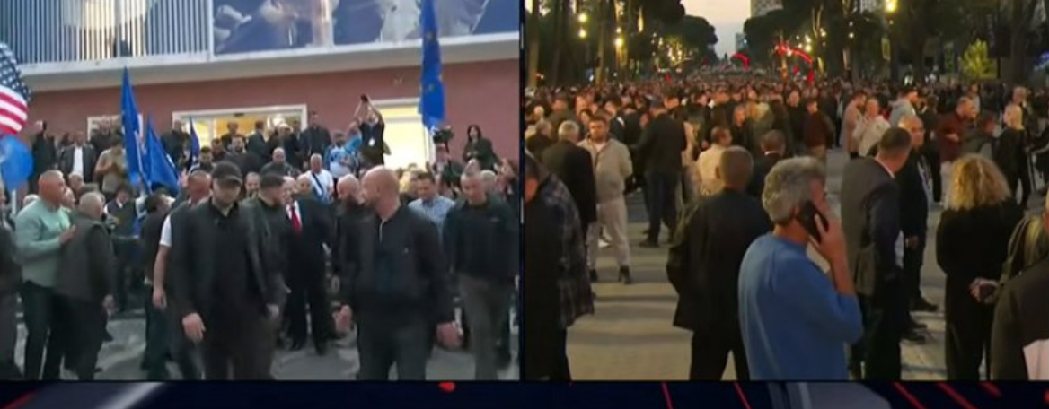 Nis protesta e opozitës  Berisha del nga selia e PD së dhe i drejtohet bulevardit