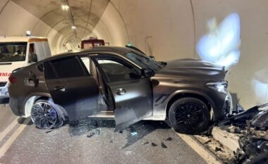 Aksident brenda tunelit të Llogarasë, makinat bëhen copash