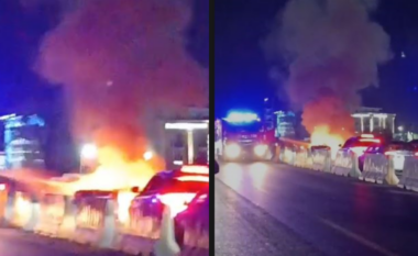 Aksident i rëndë pranë QTU-së, një makinë shkrumbohet nga flakët
