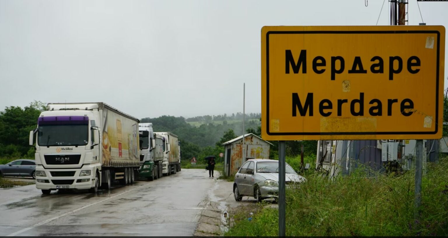 Gjenden disa pako me cigare elektrike në vlerë rreth 10 mijë euro në pikën kufitare të Merdarës  policia sekuestron produktin e fshehur në autobus