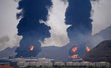 Sulmohet me predhë centrali bërthamor në Iran, një viktimë. Shpërthime të fuqishme edhe në Khuzestan