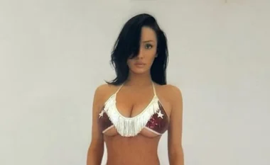 Bianca Censori shfaqet tërheqëse, mbështet Kanye West në projektet e tij