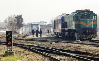 Izraeli paralajmëron iranianët të shmangin përdorimin e trenave për shkak të sulmeve të mundshme