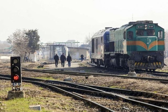 Izraeli paralajmëron iranianët të shmangin përdorimin e trenave për shkak të sulmeve të mundshme