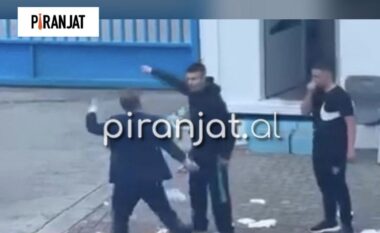 SKANDAL/ Çmendet drejtori i shkollës në Elbasan, u merr ushqimin nga dora nxënësve dhe ushtron dhunë ndaj tyre (EMRI+VIDEO)