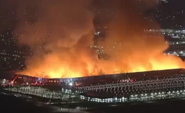 I pakënaqur me pagën, punonjësi i vë flakën magazinës gjigante në SHBA