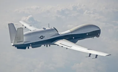 Dronët e marinës amerikane monitorojnë Ngushticën e Hormuzit