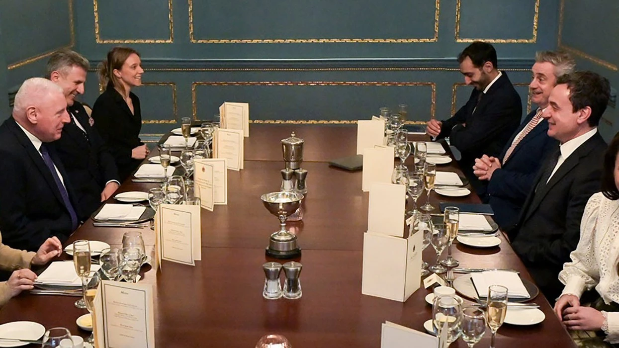 Vizita në Britani  Kurti me ministrin e Shtetit për Mbrojtje diskutojnë thellimin e bashkëpunimit ushtarak