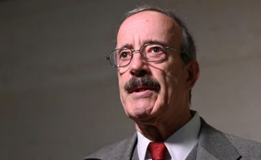Një nga mbështetësit më të mëdhenj të Kosovës! Ndërron jetë ish-kongresmeni amerikan, Eliot Engel