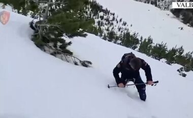 Ngecën në terrenin e thepisur të Qafës së Valbonës, shpëtohen dy turistët belgë