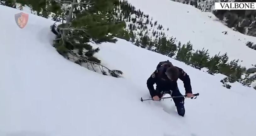 Ngecën në terrenin e thepisur të Qafës së Valbonës  shpëtohen dy turistët belgë