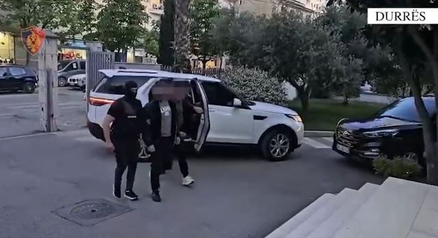 zbulohet-baza-ne-durres-qe-prodhonte-dr-ge-sintetike-per-adoleshentet-arrestohen-dy-vellezerit-ne-kerkim-bashkepunetori-i-tyre