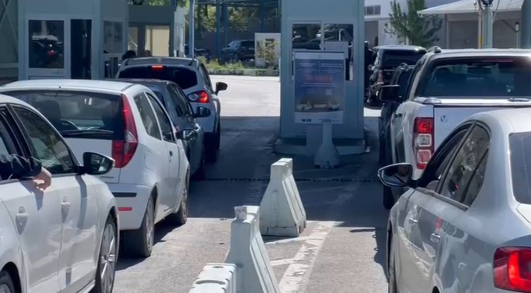 Fluks i lartë në Kakavijë për Pashkët ortodokse, mbi 7 mijë persona lëvizën në kufi brenda 24 orëve