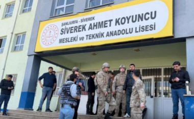 VIDEO/ Tmerr në shkollën në Turqi, ish-nxënësi hap zjarr. Mbeten 16 të pl*gosur