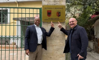 Ish-kryebashkiaku Eric Adams merr shtetësinë shqiptare, regjistrohet si banor i Tiranës