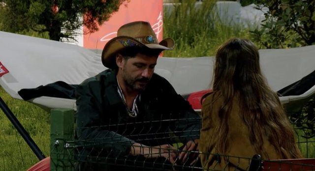 nuk-jam-gati-per-kete-marredhenie-indri-terhiqet-nga-romanca-vanesa-nuk-prisja-te-isha-ne-keto-ujera