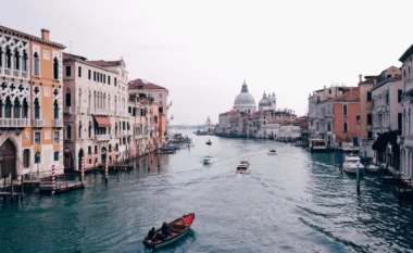 Venediku në alarm: masa të reja kundër rritjes së nivelit të detit