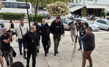 E droguan dhe e lanë të vdiste në park/ 3 autorët dalin sot para gjykatës. Rrëqeth babai i shqiptares: E vesha si nuse, sot kam dasmën dhe varrimin e saj!