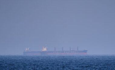 Zyrtari i lartë iranian bën deklaratën: Anijet që paguajnë do të kenë përparësi në Ngushticën e Hormuzit