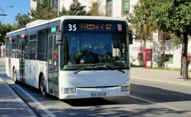 Masat për kompensimin e transportit publik, Këshilli Bashkiak Tiranë miraton ndihmën me 50 lekë për litër karburant për 3 muaj