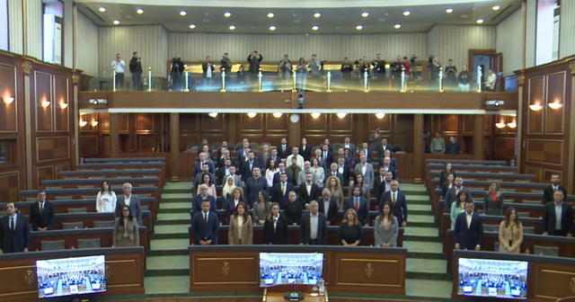 Kuvendi i Kosovës mban një minutë heshtje për akademikun Rexhep Qosja