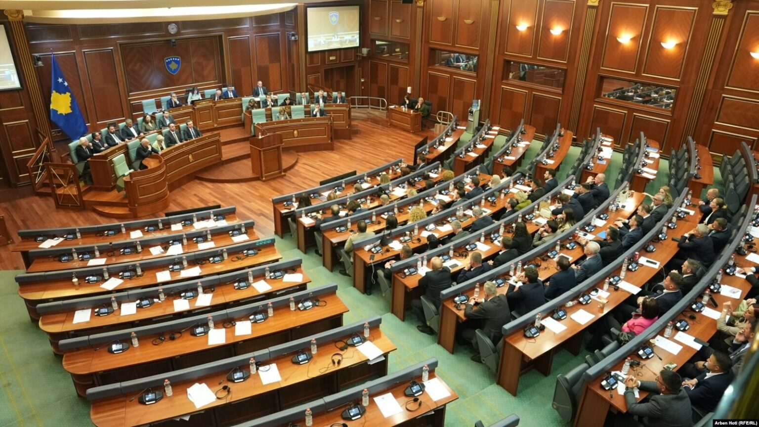 Kosovë  nis votimi në Kuvend për dy kandidataturat e Vetëvendosjes për president  opozita bojkoton seancën