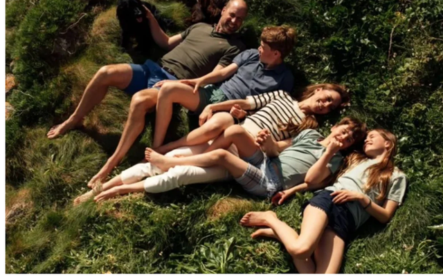 foto-princi-william-dhe-bashkeshortja-e-tij-ndajne-pamjet-e-rralla-me-publikun-ne-15-vjetorin-e-tyre-te-marteses