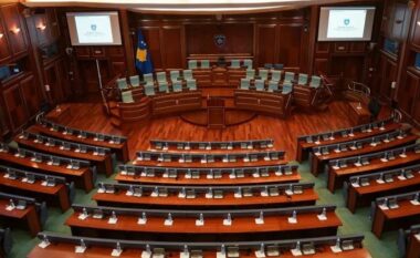 Kosovë, seancë e jashtëzakonshme e Kuvendit për çmimin e naftës