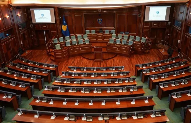 Kosovë  seancë e jashtëzakonshme e Kuvendit për çmimin e naftës
