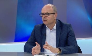 Petro Koçi: Balluku duhet të ishte dorëhequr që në fillim, ajo ishte dhe shkaku i ndryshimeve në qeveri, Rama nuk duhet ta delegonte përsëri në Fier