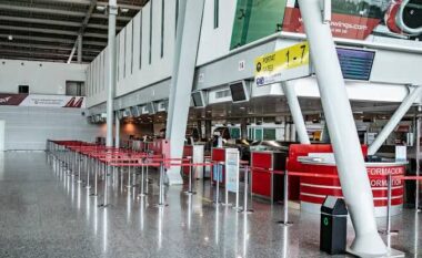 Aeroporti i Tiranës modernizon më tej shërbimet, lehtëson procedurat për check-in e bagazheve