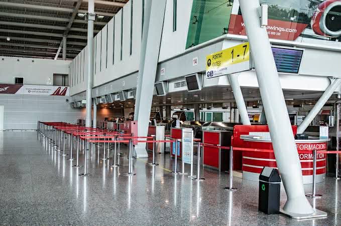 Aeroporti i Tiranës modernizon më tej shërbimet  lehtëson procedurat për check in e bagazheve