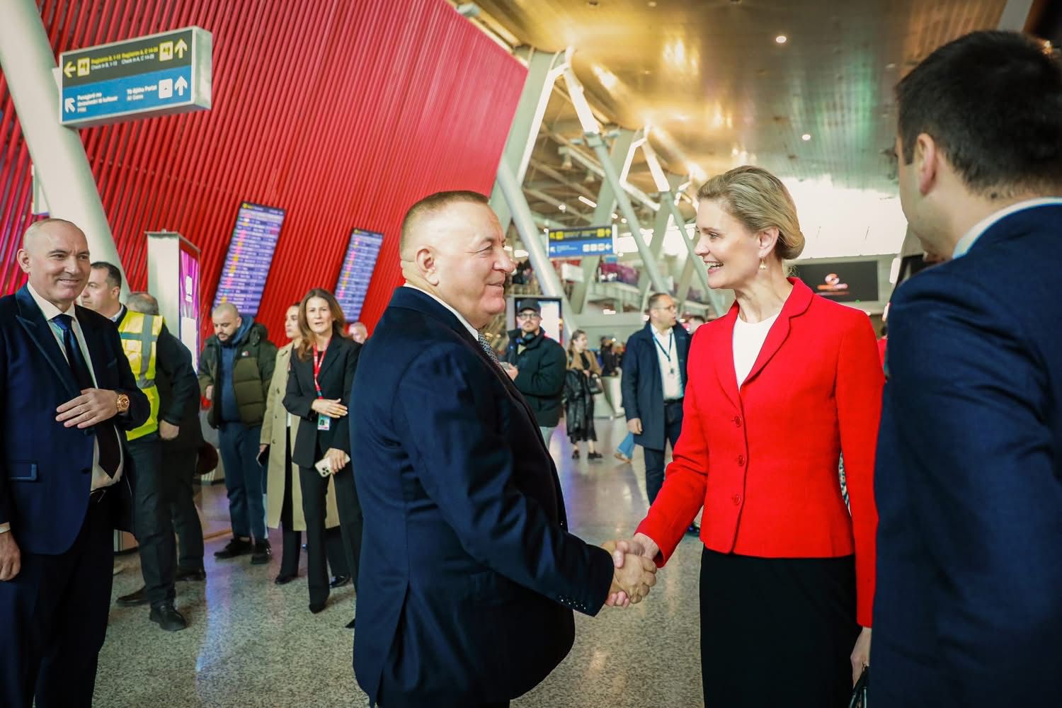 Kastrati Group  Standarde të reja sigurie me teknologjinë amerikane në Aeroportin e Tiranës