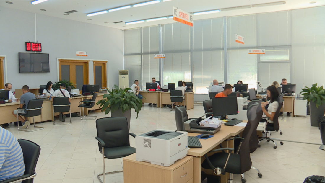 Pagat/ Të gjithë duan të punojnë në shtet, DAP: 20 aplikime për një vend pune